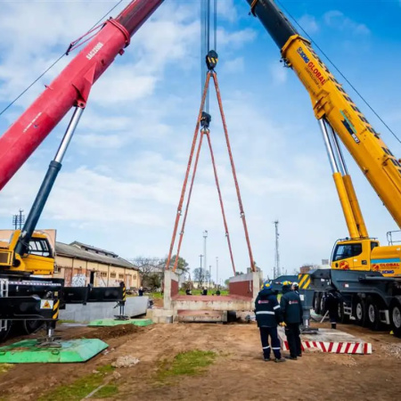 Se colocó el último puente del paso bajo nivel de calle Rivadavia y la obra ya alcanza el 65%