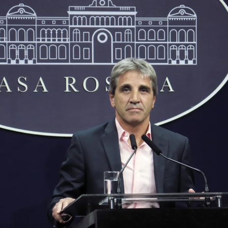 Luis Caputo lanzó un plan para fomentar los créditos hipotecarios