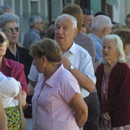 Según la UCA, más del 40% de los hogares con adultos mayores tiene ingresos insuficientes