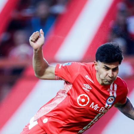 Argentinos Juniors remontó ante Aldosivi y se cortó en la punta de la Zona B