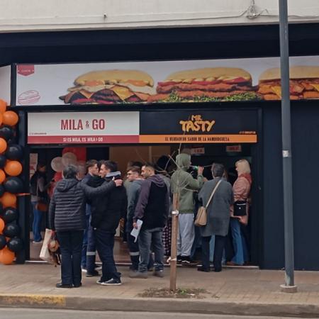 Junín vive un boom de la comida rápida: abren nuevas hamburgueserías y las grandes cadenas cambian el mapa gastronómico