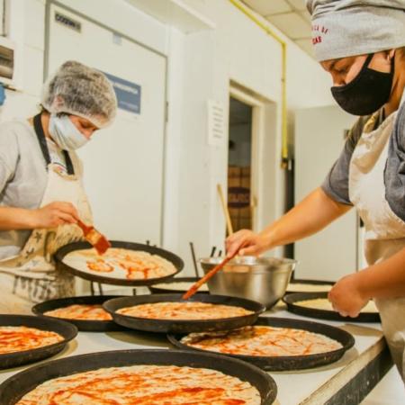 Desde Lincoln, la cooperativa inclusiva La Fábrica de Prepizzas ya puede vender sus productos a todo el país