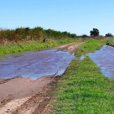 Voluntarismo: afirman que la reparación privada de caminos rurales puede causar desastres hídricos