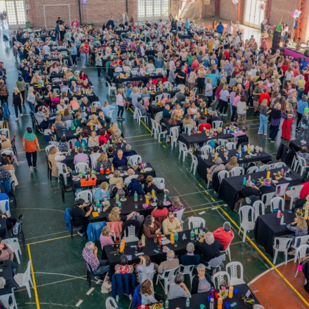 Más de 800 vecinos festejaron el Día del Jubilado en el Complejo San Martín