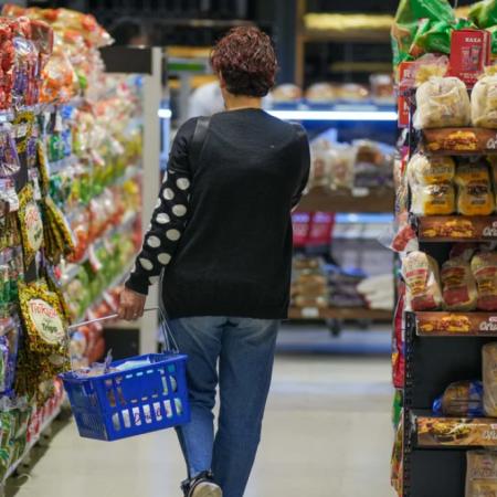 El consumo no sale a flote y continúan las disparidades: cómo se comportó en los supermercados, mayoristas y shoppings