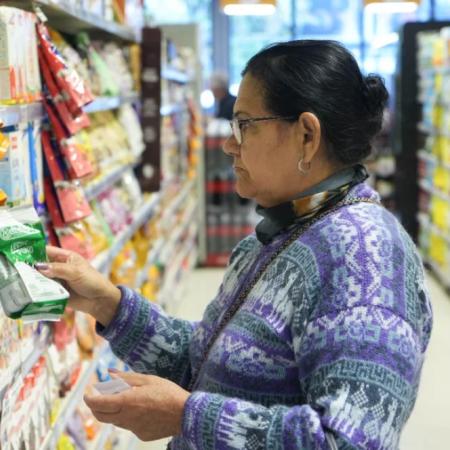 El alza en los alimentos amenaza con frenar la desaceleración de la inflación y volver a llevarla al 2%