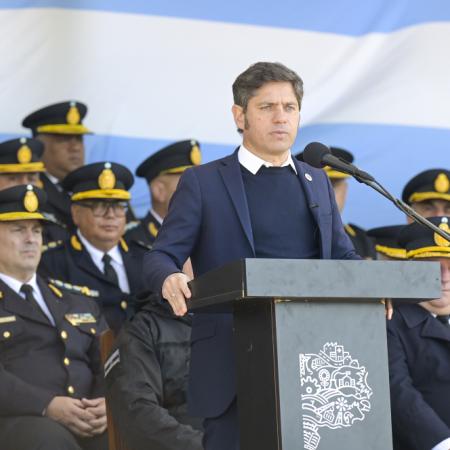 Más de 2.000 cadetes de la policía provincial juraron fidelidad a la bandera nacional