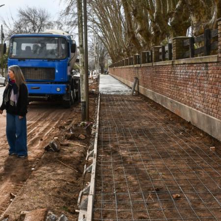 Inició la obra de construcción de nuevas veredas en la Escuela Normal de Bragado