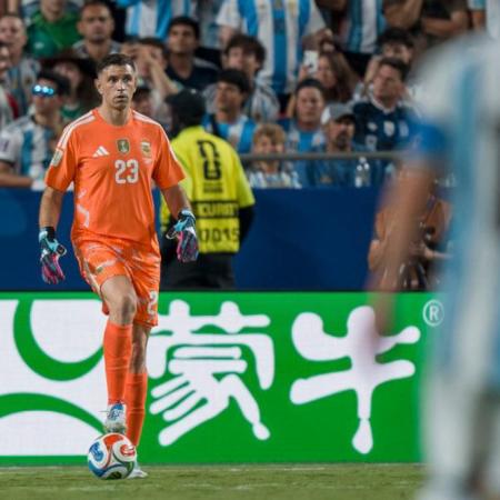 La curiosa confesión del "Dibu" Martínez sobre Messi y la Selección argentina: "Pensé que ya se había retirado"