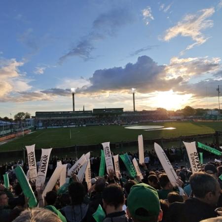 Dos partidos a puertas cerradas para Sarmiento: la sanción de Aprevide tras los incidentes de River