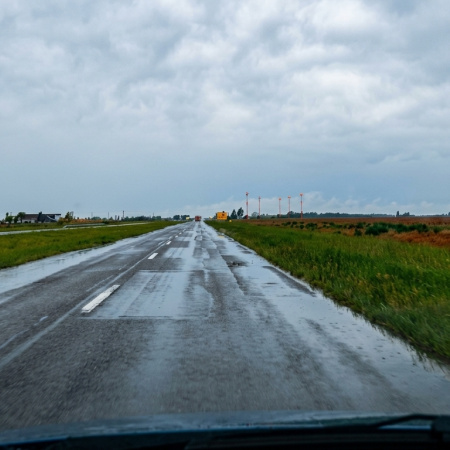Baches, huella, hundimiento y banquina que se come la calzada: la odisea de viajar por la Autopista de Ruta 7 bajo la lluvia