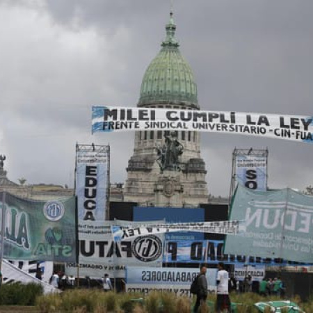 Incidentes en la Marcha Federal Universitaria: hubo gases lacrimógenos y camiones hidrantes