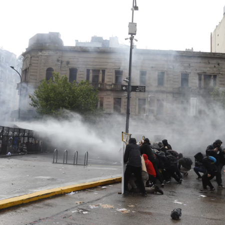 Incidentes y detenidos en la marcha universitaria: el Gobierno presentó una denuncia penal