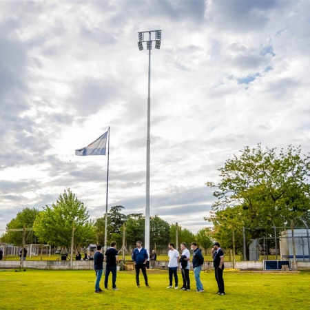 El Municipio acompañó al Club BAP en el avance de la obra de iluminación del estadio