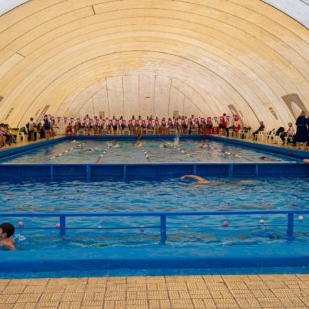El torneo "Una hora nadando" celebró sus 10 años con más de 120 nadadores en el Club Junín