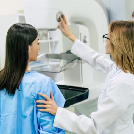 Entre saber y actuar: 4 de cada 10 mujeres en Argentina no se realizan la mamografía regularmente
