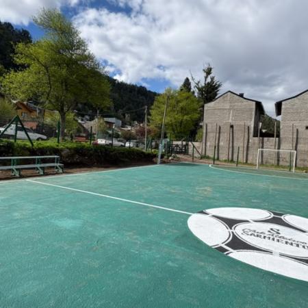 Un pedacito de Junín en la Patagonia: el club Sarmiento de San Martín de los Andes renovó su playón