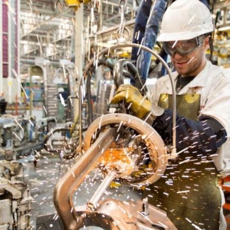 La actividad económica cayó 1,7% interanual en agosto y anotó la mayor contracción en lo que va del año