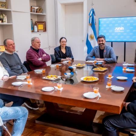 Emotivo reconocimiento a empleados municipales de Junín con 30 y 40 años de servicio