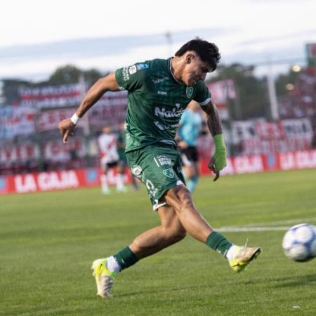 Sarmiento empató con River y se mantiene en los puestos de clasificación